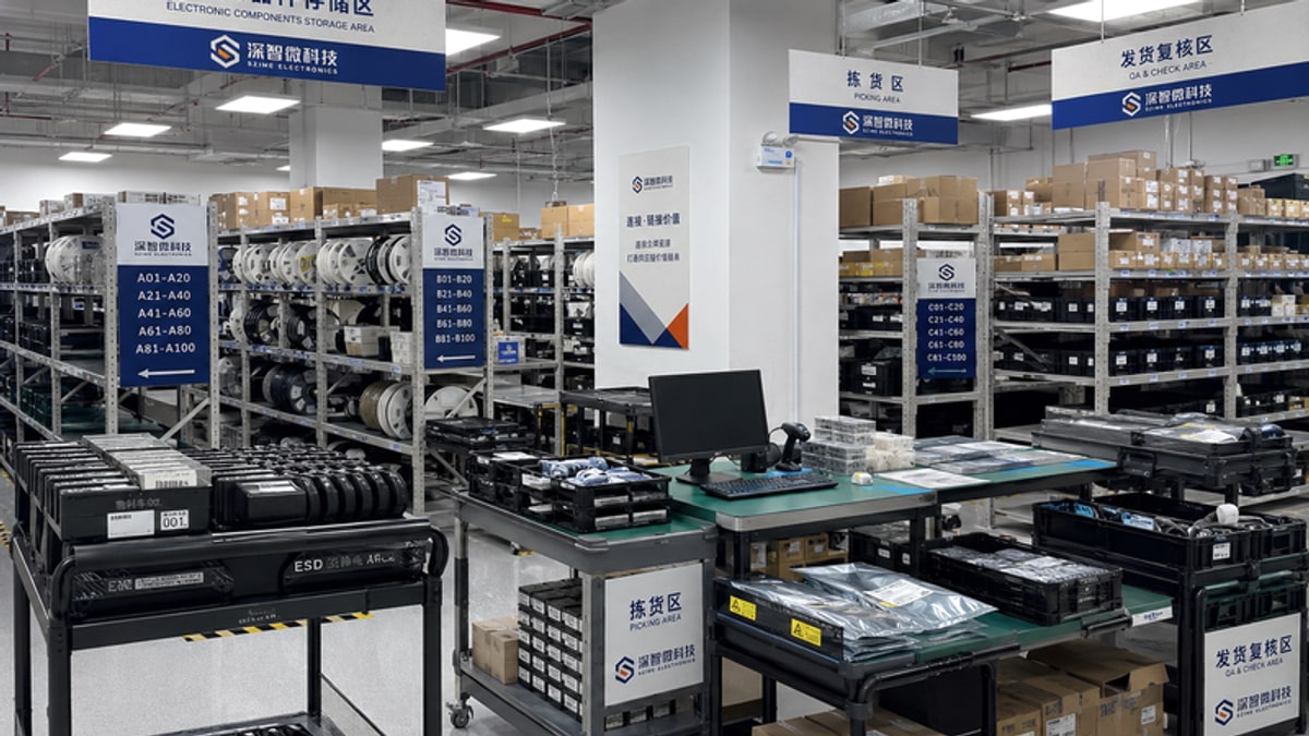 深智微仓储分区中的电子元器件物料与包装