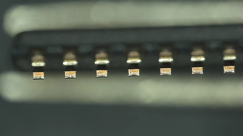 INA4180A1QPWRQ1 器件引脚局部放大检查实拍