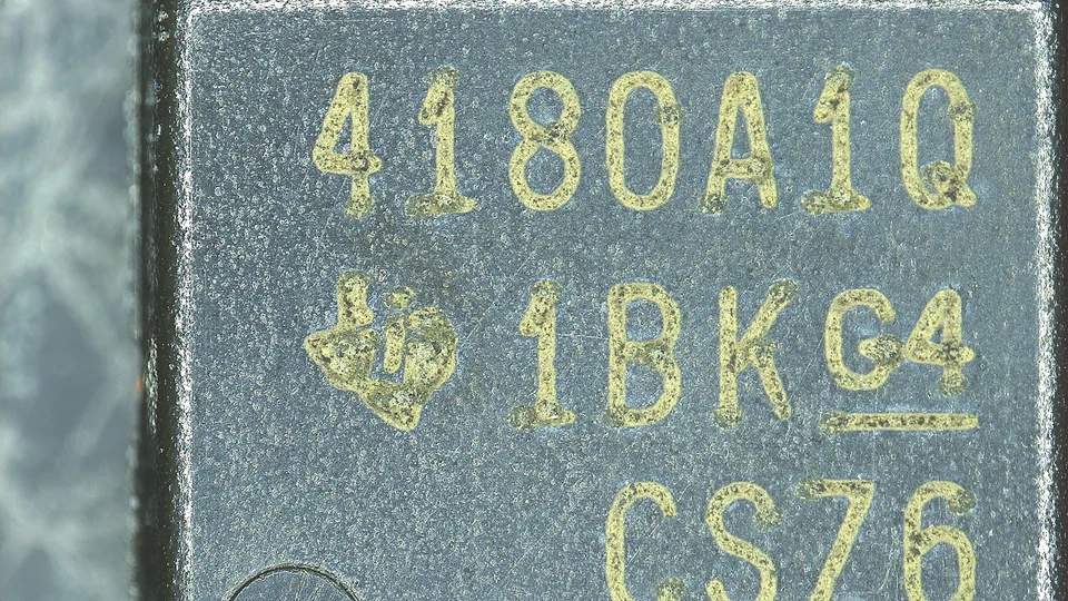 INA4180A1QPWRQ1 器件表面标识与封装纹理放大实拍